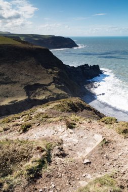 İngiltere 'nin Bude Cornwall yakınlarındaki sahil yolu boyunca.