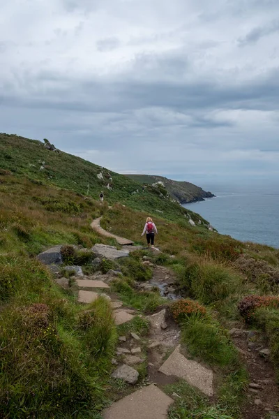 Senderista Femenina Caminando Cerca Zennor Cornwall England — Foto de Stock