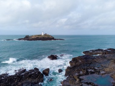 Godrevy deniz feneri Cornwall İngiltere Gwithian hava aracının yanında. 