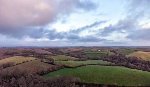 Campo Verde Nuvens Pôr Sol — Fotografia de Stock