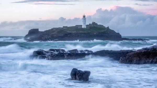 Günbatımında godrevy deniz feneri Cornwall İngiltere 