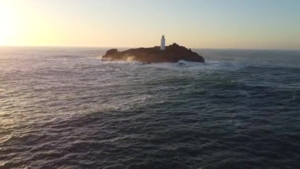 Godrevy φάρος εναέρια drone εικόνα θαλασσογραφία — Αρχείο Βίντεο