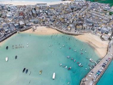 G7 'nin İngiltere' deki Cornwall İngiltere 'de tutulacağı Karbis Körfezi yakınlarındaki St. Ives Limanı. 