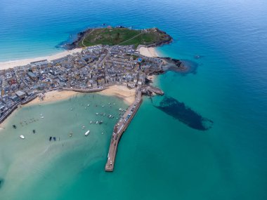 G7 'nin İngiltere' deki Cornwall İngiltere 'de tutulacağı Karbis Körfezi yakınlarındaki St. Ives Limanı. 