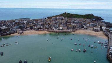 St. Ives Limanı Cornwall İngiltere 2021 'de G7' nin yapılacağı Karbis Körfezi yakınlarındaki İngiltere
