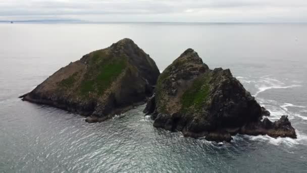 Gull rock also know as carters rock flyback Holywell back cornwall england uk — Video