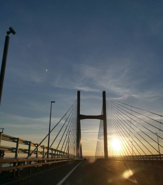 Galler ve İngiltere arasındaki köprü koptu. 