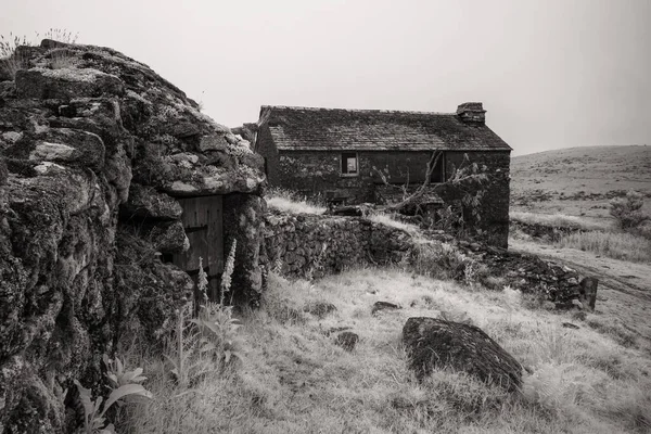 Fattoria Abbandonata Bodmin Moor Cornovaglia Inghilterra Nella Nebbia — Foto Stock