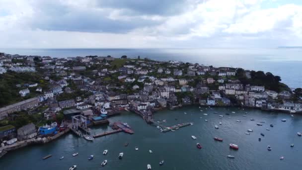 Fowey haven luchtfoto drone maïsmuur Engeland uk in de buurt van polruan — Stockvideo