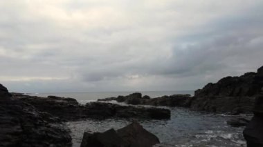 İngiltere 'nin güneybatısındaki Cape Cornwall simgesi. 