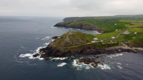 Vliegen richting cape cornwall op de kustlijn england uk 4.mov vliegen richting cape cornwall op de kustlijn england uk — Stockvideo