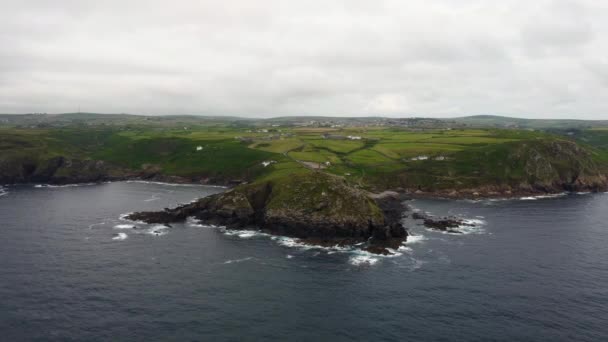 Kaap maismuur antenne drone van het schiereiland Engeland uk — Stockvideo