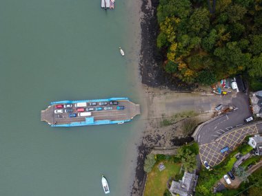 İngiltere 'nin Cornwall Nehri' ndeki Kral Harry feribotu. 