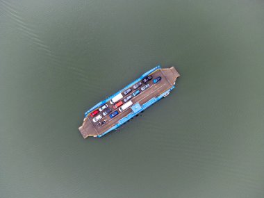 İngiltere 'nin Cornwall Nehri' ndeki Kral Harry feribotu. 