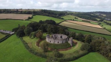 İngiltere 'nin Cornwall yakınlarındaki restorasyon kalesi. 