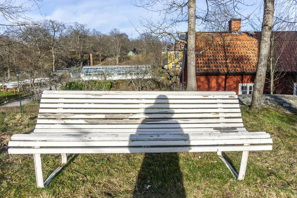 Estocolmo Suecia Abril 2021 Una Sombra Persona Frente Banco Blanco — Foto de Stock