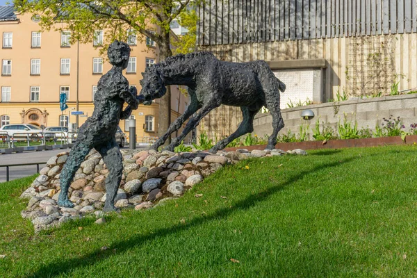 Sodertalje Sweden May 2021 Statue Boy Horse Bronze Boy Pulling — Stock Photo, Image