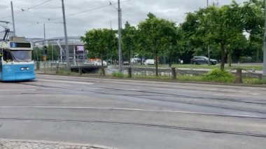Gteborg, İsveç - 10 Haziran 2021: Göteborg 'da tramvay ve otobüslerle dolu bir sabah