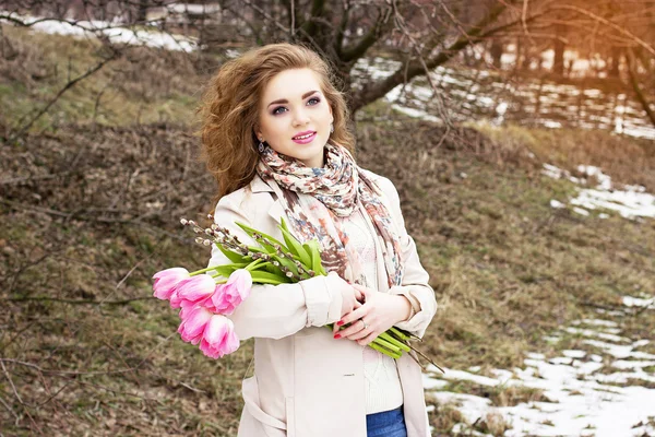 Retrato de belas jovens tulipas alegres — Fotografia de Stock