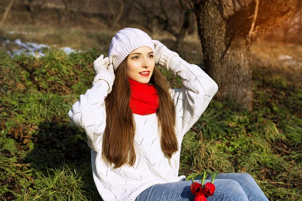 Spring portrait of a girl with red tulips — Stock Photo, Image