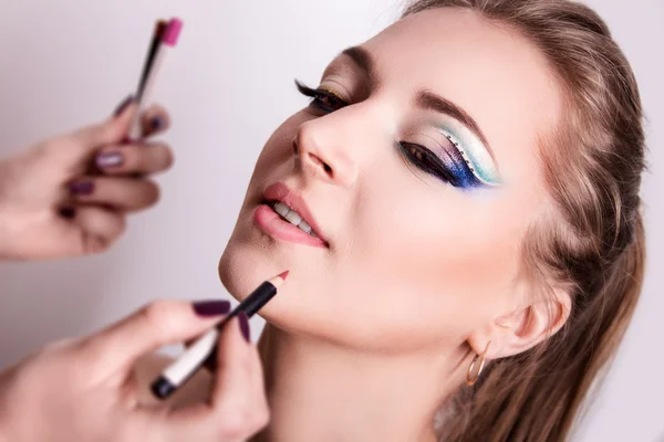 doğal açık cilt ile güzel kız