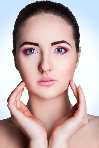 doğal açık cilt ile güzel kız