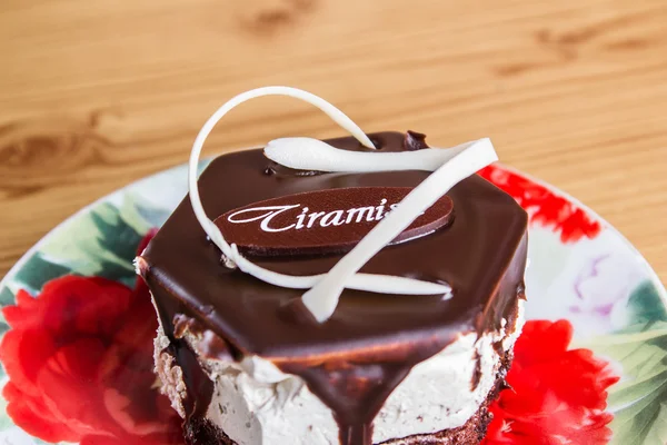 Tiramisu de chocolate decorado bem rotulado — Fotografia de Stock