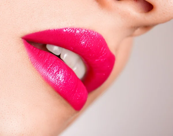 Licht rode lippen — Stockfoto