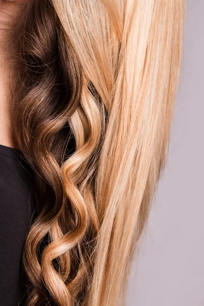 Strand of curly blond hair on his arm — Stock Photo, Image