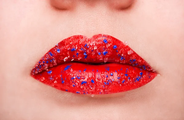 Glamour moda parlak pembe dudakları parlak altın bir parıltı ile makyaj. — Stok fotoğraf