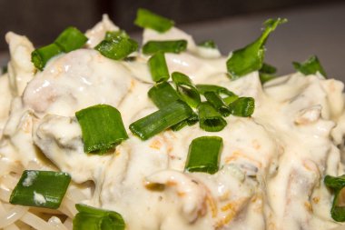 Tüm aile için lezzetli sıcak spagetti