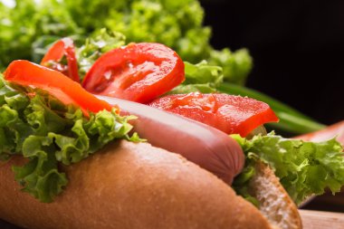 Tüm aile için lezzetli sosisli sandviç