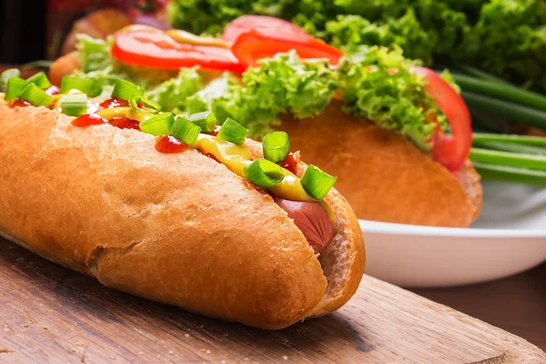 Tüm aile için lezzetli sosisli sandviç