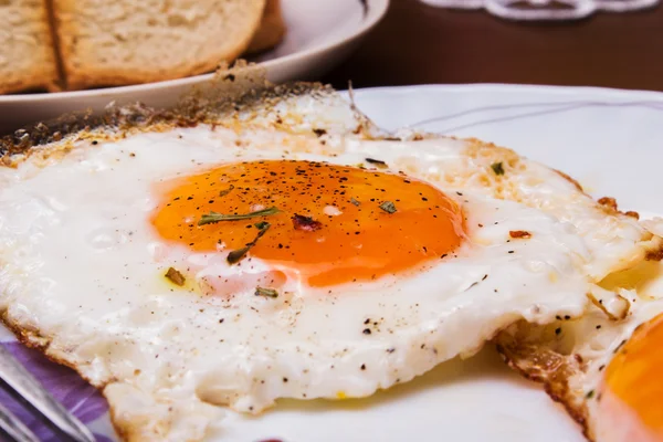 Fried egg and bacon — Stock Photo, Image