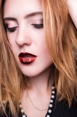 onun saçları güzel seksi kız. Güzellik - moda