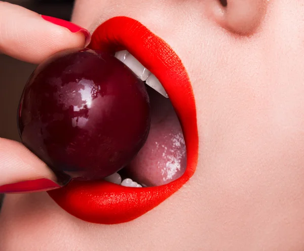 Labios sexy con fruta, chile — Foto de Stock