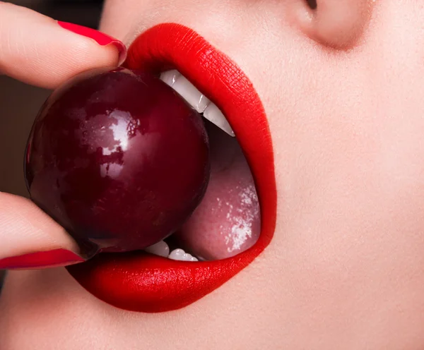 meyve, biber ile seksi dudaklar