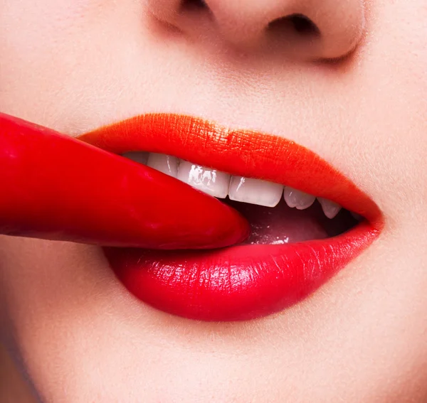 Lábios sexy com frutas, pimenta — Fotografia de Stock