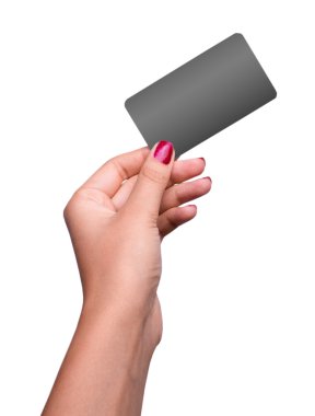 Beyaz arkaplanda el ele tutulan sanal kartvizit, kredi kartı ya da boş kağıt