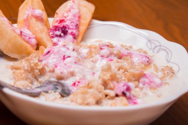 meyveli yulaf ezmesi