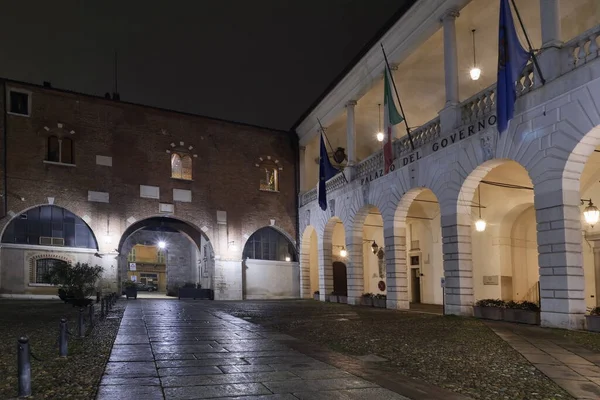 Палац Бролетто Palazzo Broletto Brescia Великий Південний Двір Фонтаном Центрі — стокове фото