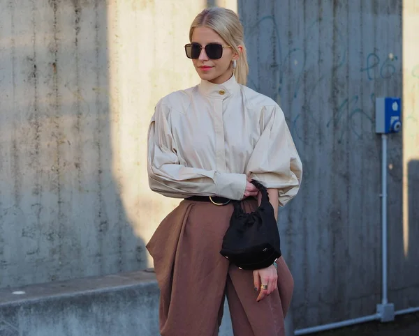 Milan Italien Februari 2020 Modebloggaren Caroline Daur Street Style Outfit — Stockfoto