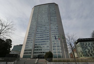 Gökdelen Pirelli Kulesi, yaygın olarak Pirellone olarak bilinir, mavi gökyüzü arka planına karşı. Bu bina Milano 'da Gio Ponty ve Pier Luigi Nervi tarafından tasarlandı..