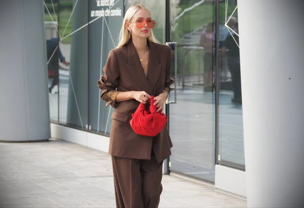 Fashion Blogger Leonie Hanne Street Style Outfit Przed Pokazem Mody — Zdjęcie stockowe