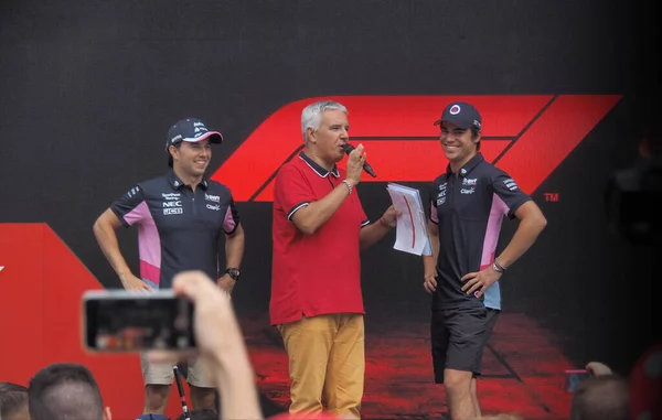 Drivers Lance Stroll Sergio Perez Interviewés Lors Une Conférence Presse — Photo