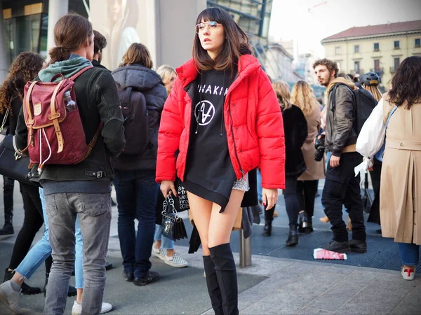 Módní Blogger Street Style Outfit Před Alberta Ferretti Módní Přehlídka — Stock fotografie