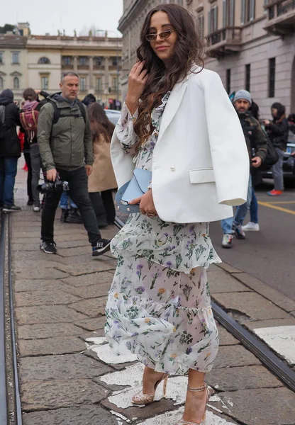 Fashion Blogger Street Style Stroje Przed Pokazem Mody Roberto Cavalli — Zdjęcie stockowe