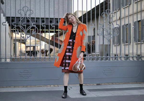 Veronika Heilbrunner Street Style Outfit Voor Prada Modeshow Tijdens Milan — Stockfoto