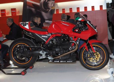 İtalya, Veneto 'da önemli bir motosiklet toplantısı olan Verona MBE fuarında motor teşhir edildi