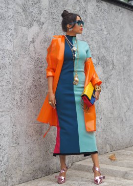 Milan moda haftası / Yaz 2020 'de Sportmax defilesinden önce moda blogcusu sokak tarzı kıyafetler